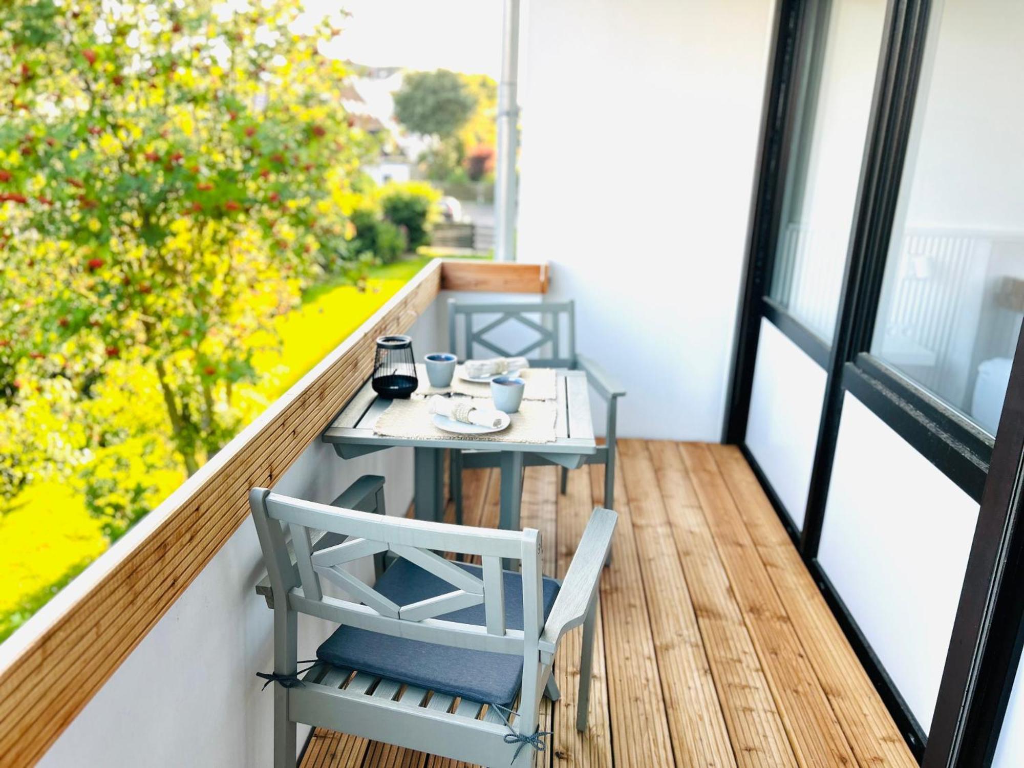 Neu - Frisch Renoviertes Ferienapartment "Waterkant" ビューズム エクステリア 写真
