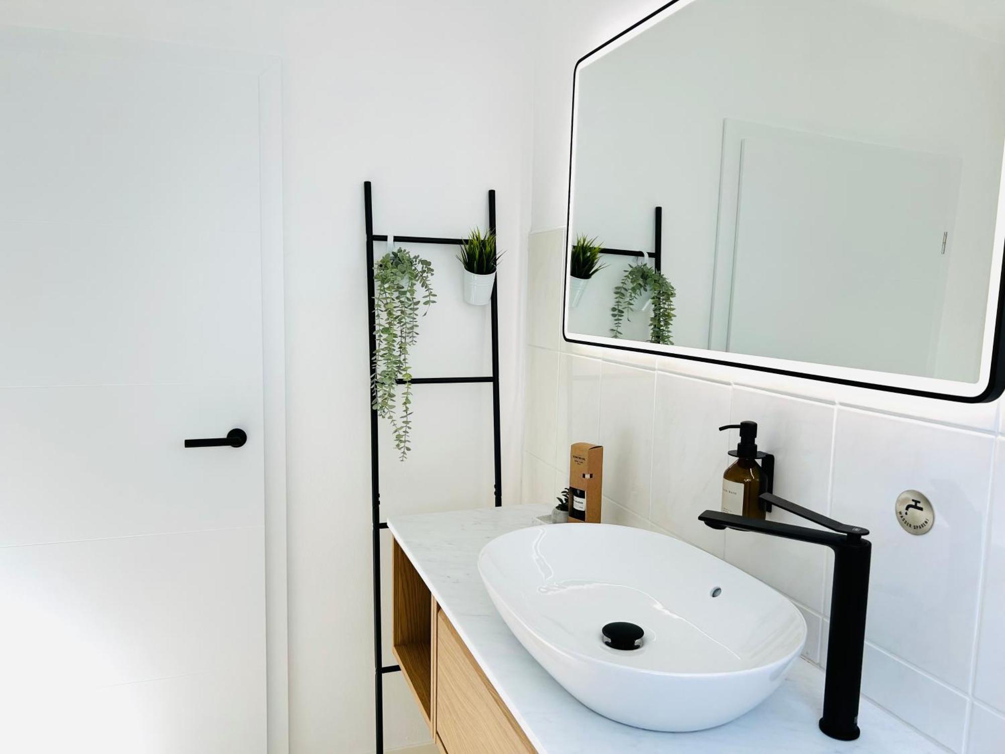 Neu - Frisch Renoviertes Ferienapartment "Waterkant" ビューズム エクステリア 写真