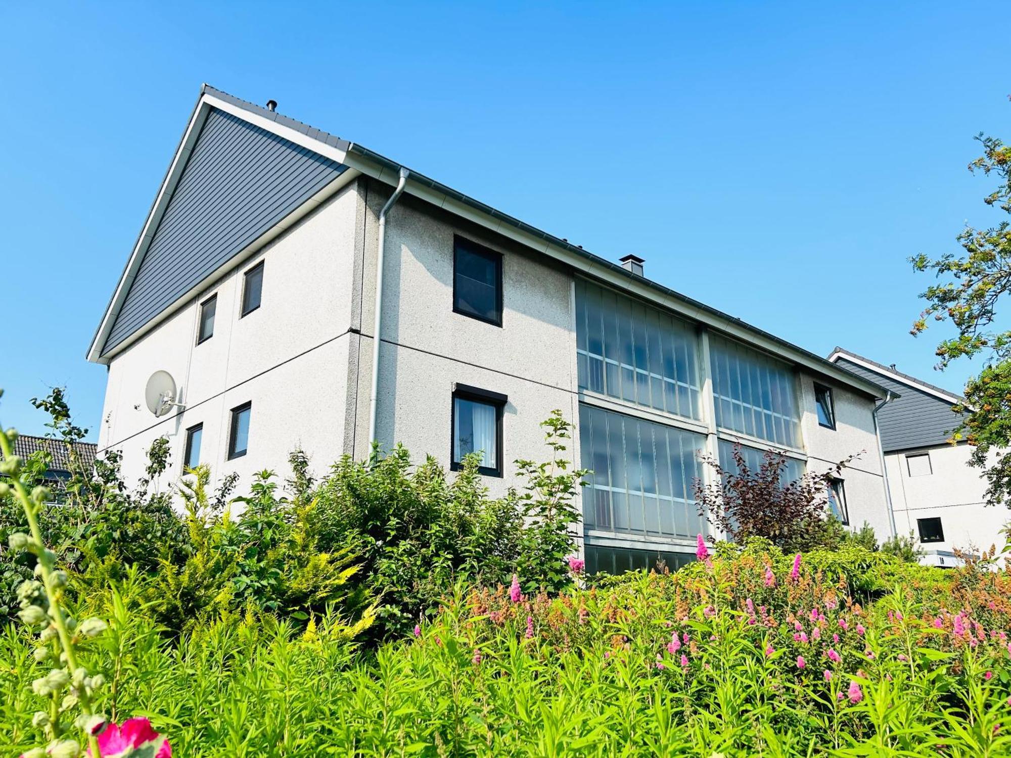 Neu - Frisch Renoviertes Ferienapartment "Waterkant" ビューズム エクステリア 写真